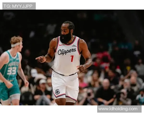 小卡55分刷纪录!快船更衣室狂欢曝光:哈登带头为他疯狂泼水庆祝 小卡55分刷纪录!快船更衣室狂欢曝光:哈登带头为他疯狂泼水庆祝